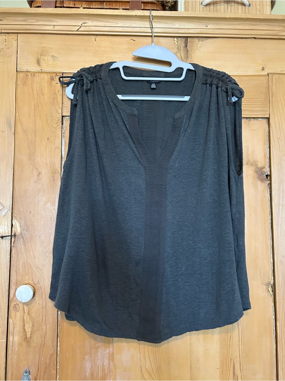 Lucky Brand Dark Gray Short Sleeve V-Neck Top with Gathered Shoulders
